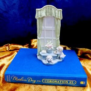 Vintage figurine from Simson Giftware's "Home Buddies" collection.